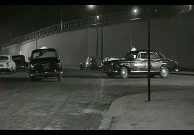 Der Mörder kam um Mitternacht-0069.jpg (70.86 Kio) Vu 21540 fois extrait du film:<br />"un témoin dans la ville"