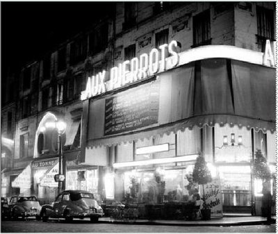 aux pierrots à Pigalle.jpg (54.83 Kio) Vu 44678 fois le Café "Aux Pierrots" rasé de nos jour pour faire place à un fast food...