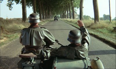 Wo bitte ist die 7. Kompanie geblieben002.jpg (97.08 Kio) Vu 8424 fois extrait du film:<br />"Mais ou est donc passée la 7e compagnie ?"
