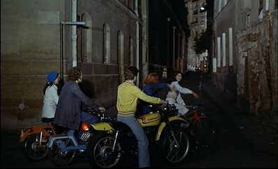 Les Gaspards 002.jpg (71.94 Kio) Vu 10858 fois extrait du film:<br />"Les Gaspards"