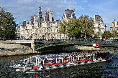 800px-Pont_d'Arcole_et_Hotel_de_ville_de_Paris_DSC_0046.jpg