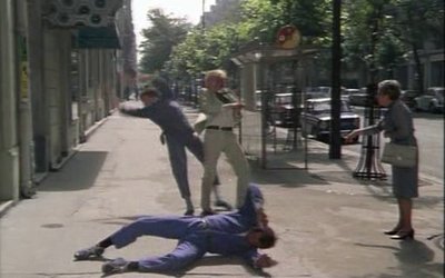 Der grosse blonde005.jpg (30.16 Kio) Vu 10531 fois extrait du film:<br />"le grand blond avec une chaussure noire"