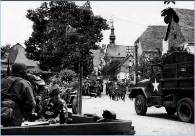 Jenseits des Rheins001.jpg (158.99 Kio) Vu 5868 fois extrait du film:<br />"Le passage du Rhin"