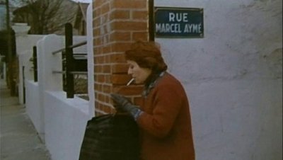 ext003.jpg (55.58 Kio) Vu 7337 fois Extrait du film:<br /> "Elle boit pas, elle fume pas, elle drague pas, mais... elle cause!"