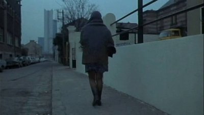 ext002.jpg (50.59 Kio) Vu 7333 fois Extrait du film:<br /> "Elle boit pas, elle fume pas, elle drague pas, mais... elle cause!"