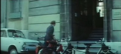 Der lange Blonde mit den roten Haaren082.jpg (54.26 Kio) Vu 11105 fois Extrait du film:<br />"La moutarde me monte au nez"