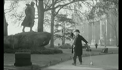 Im Kittchen ist kein Zimmer frei-005.jpg (105.12 Kio) Vu 21997 fois Extrait du film:<br />"Archimède le clochard"